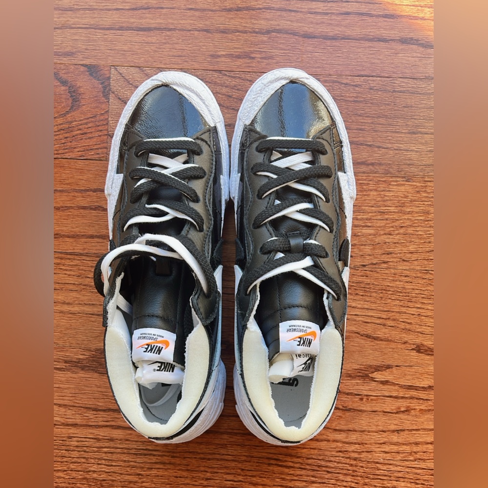 Nike
x sacai Blazer Low "Black Patent Leather" sneakers